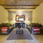Hotel 900