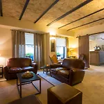 900 Hotel