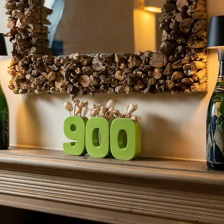 900 4*